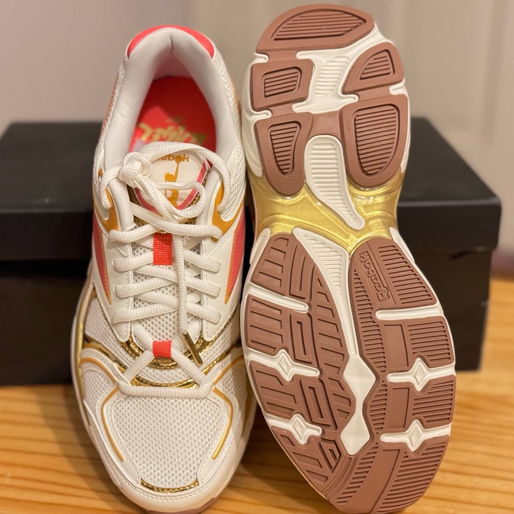WOMEN'S REEBOK PREMIER ROAD PLUS VI RUNNING SHOES - Picture 9 of 16